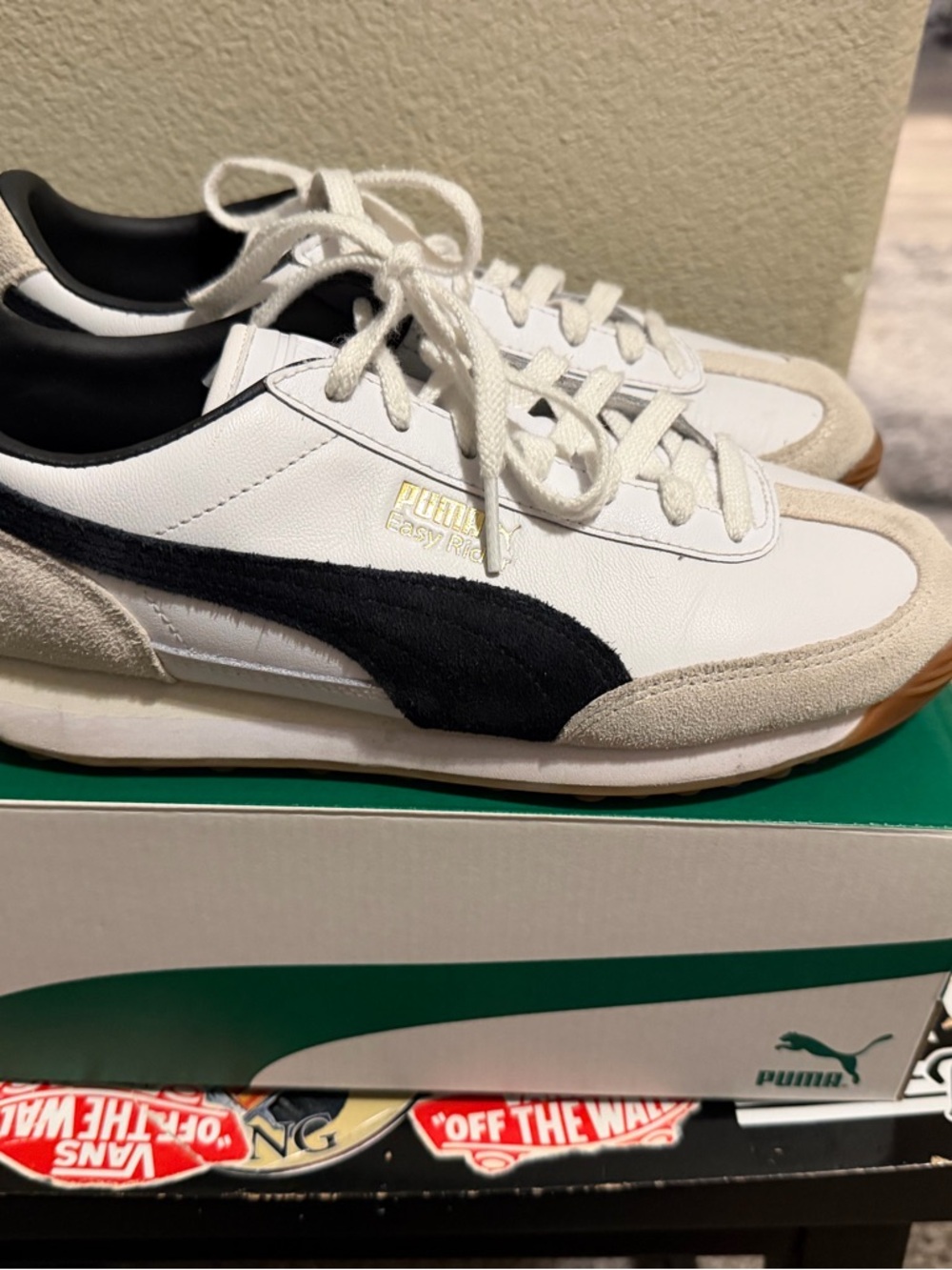 Puma women’s  Easy Rider Leather Sneakers in White & Black. Size 8. EUC